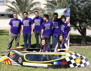 11 estudiantes crean superauto ecológico