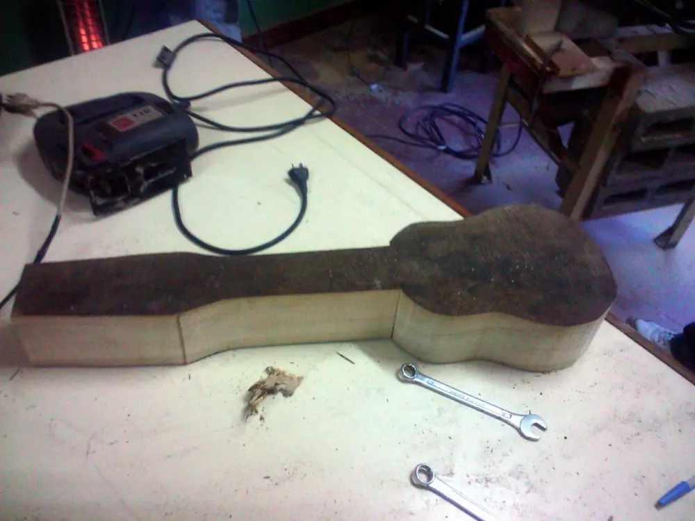 Asi hice mi primer charango (Lutheria)