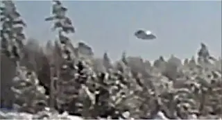 ¡Un supuesto ovni plateado en la nieve Sueca!