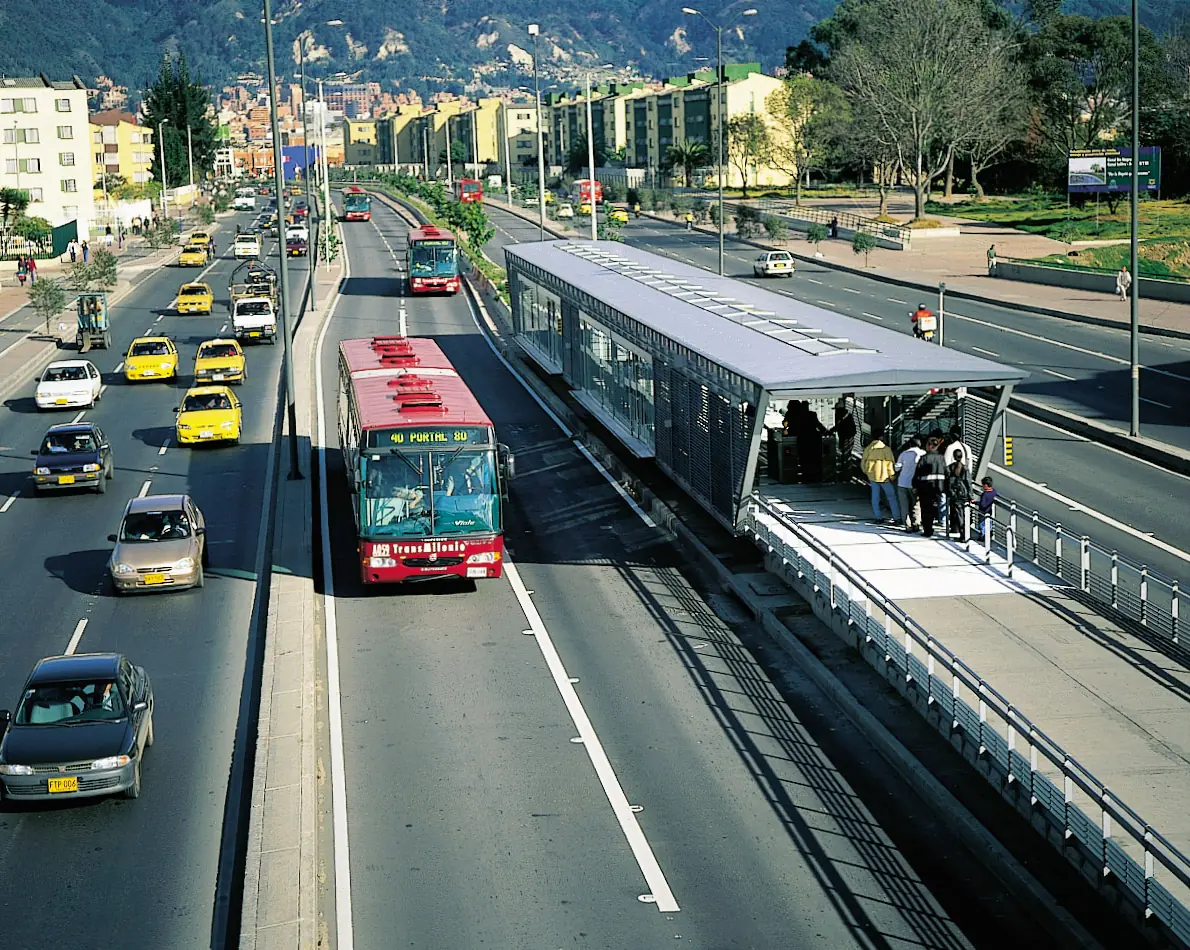 No te quedes dormido antes de que llegue el Bus.