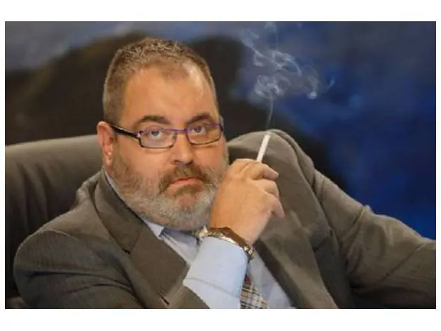 Jorge Lanata, fumar en cámara y pagar con cheques sin fondo