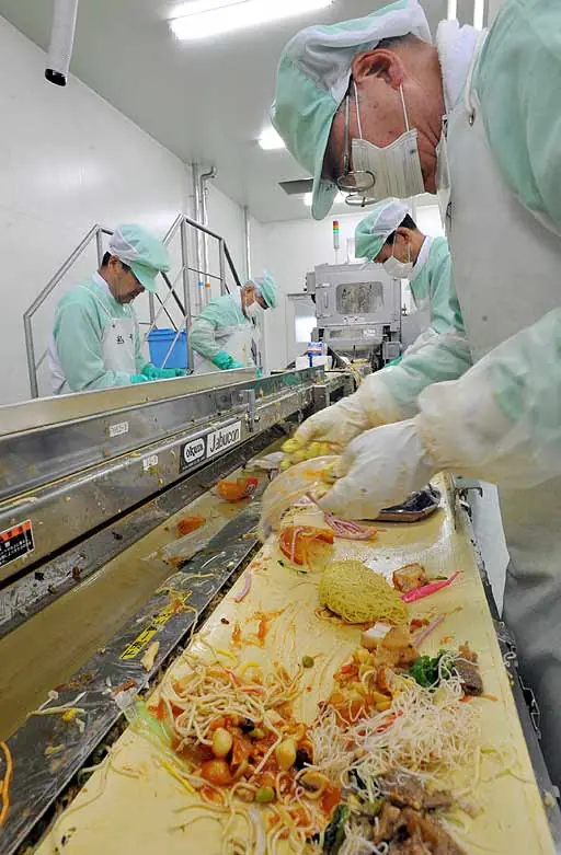 Reciclan sobras de comida en Japón para cultivar alimentos