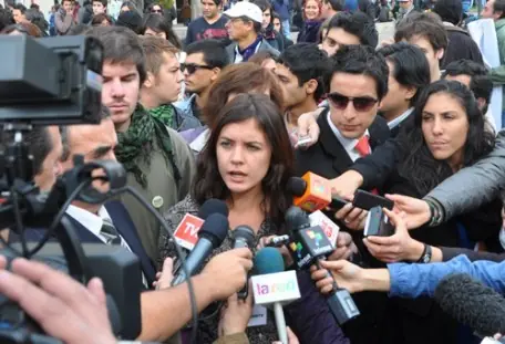 Camila Vallejo - [ Lider de las protestas en Chile ]