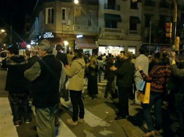 Cacerolazos y protestas masivas en el país