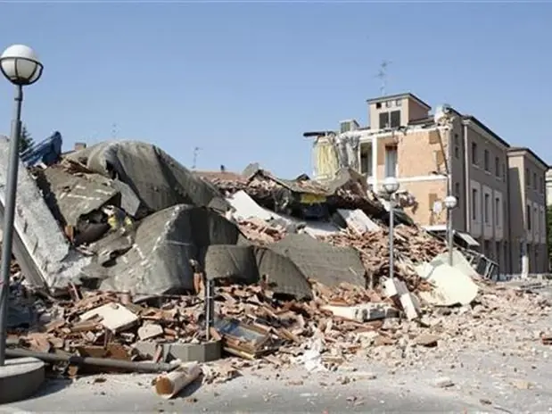 Al menos 16 muertos y 200 heridos en un terremoto en Italia