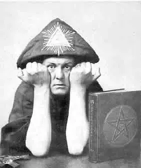 Informate sobre Aleister Crowley (NWO)