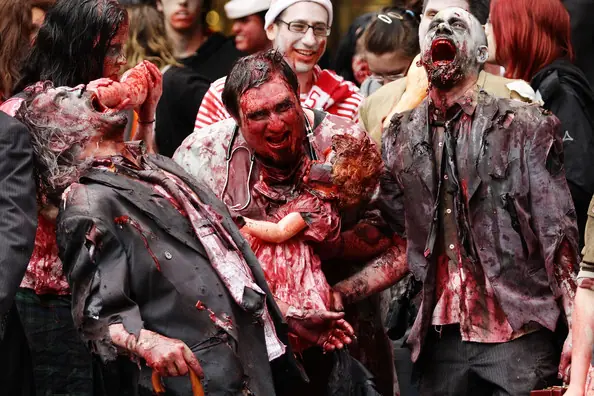 Se disfraza de zombie y su novia le dispara del susto