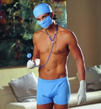 Enfermero practica sexo oral con pacientes