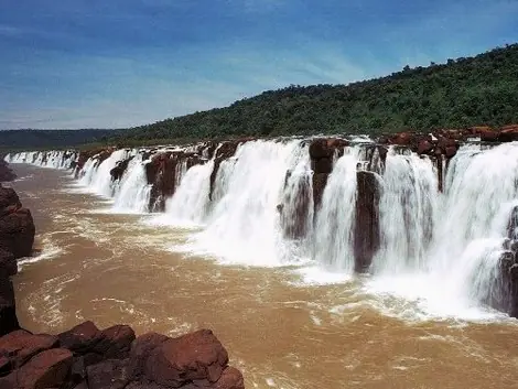 saltos del moconá: el que todo lo traga