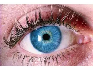 Inventan forma de cambiar color de ojos con rayos láser