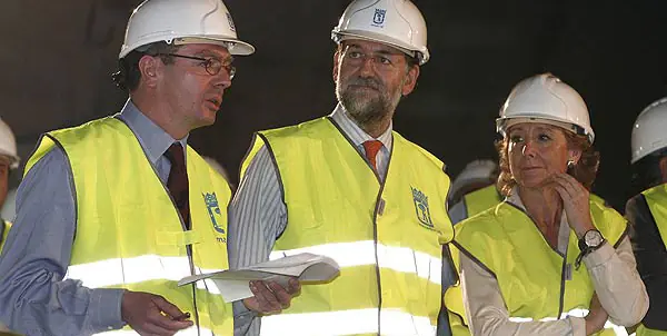 Sorprenden a Rajoy excavando un túnel
