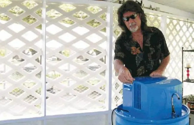 Inventor inventa una Máquina que Hace Agua del Aire