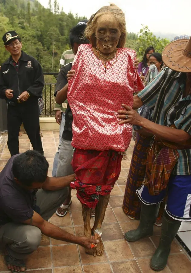 Cadáveres salen de paseo en Indonesia