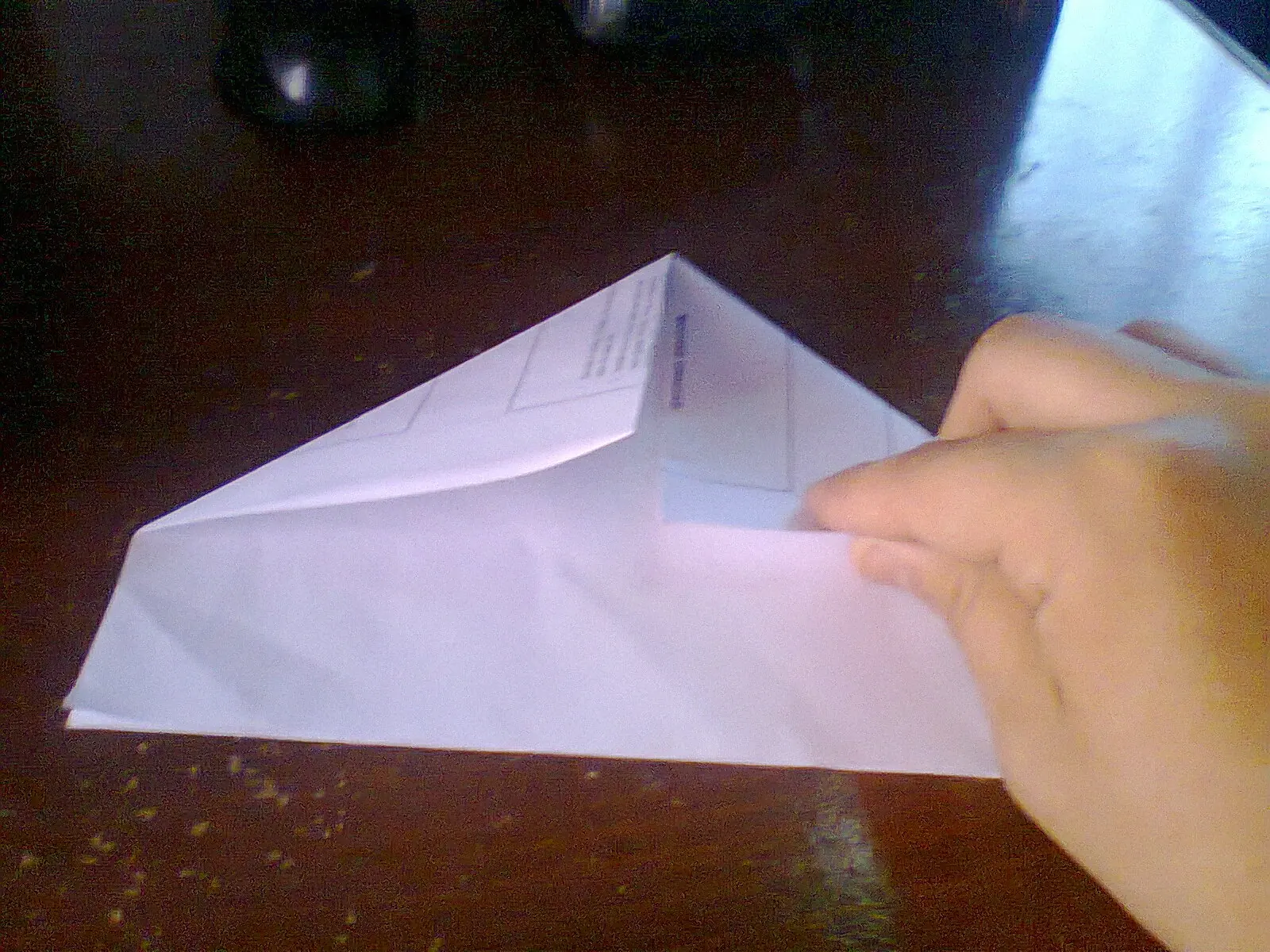 Hace un recipiente solo con papel