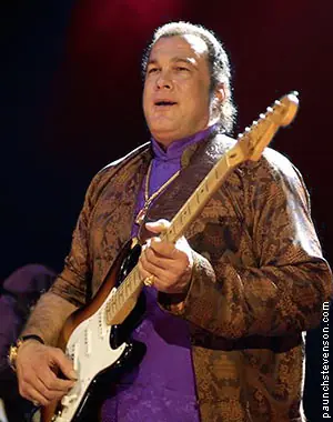 Steven Seagal, Peluca?Implante? el Enigma Continua