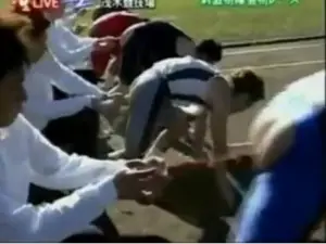 Se rocían gas pimienta en la cola por un concurso de TV