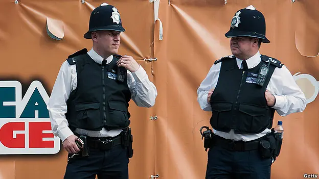 Por qué la policía británica no porta armas