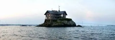 La mansión en medio del mar.