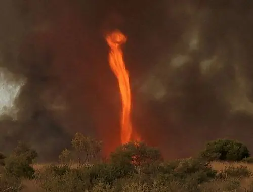 un espectacular tornado de fuego en australia