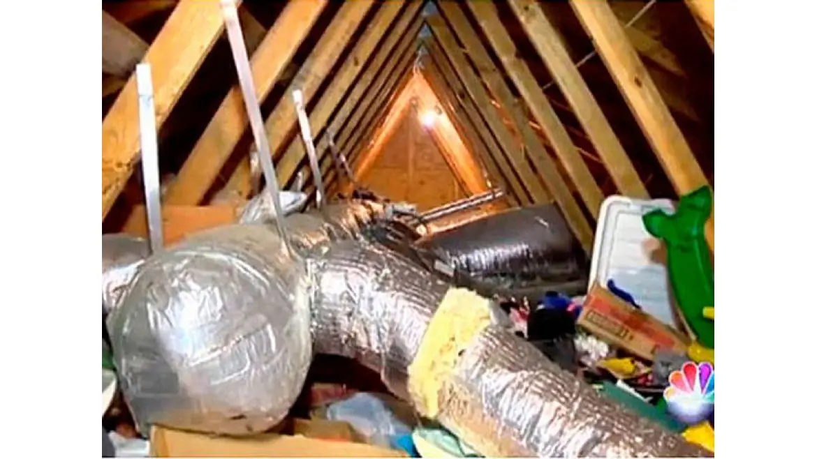 Mujer descubre a su ex novio viviendo en el ático