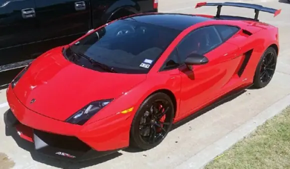 Con 15 años va a la secundaria con un Lamborghini Gallardo