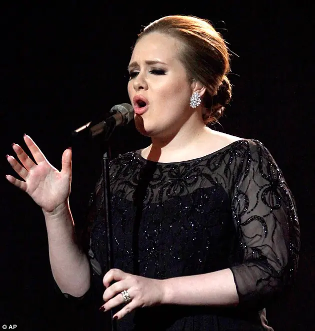 Adele interpreta el tema de la nueva película de James Bond