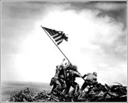 Izando la bandera en Iwo Jima: otra foto con historia