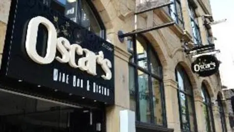 Se queda sin estómago tras tomar un cóctel en un bar
