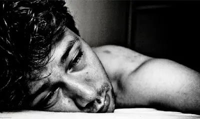 Dormir poco nos hace menos atractivos