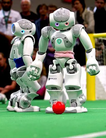 Robots Futbolistas: Preparandose para vencer al Hombre