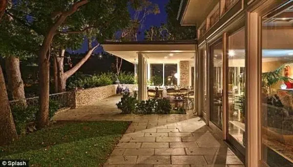 Ponen a la venta la casa donde vivió Elvis Presley en los 6