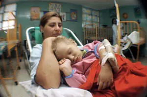 El bloqueo impide adquirir medicamentos para niños
