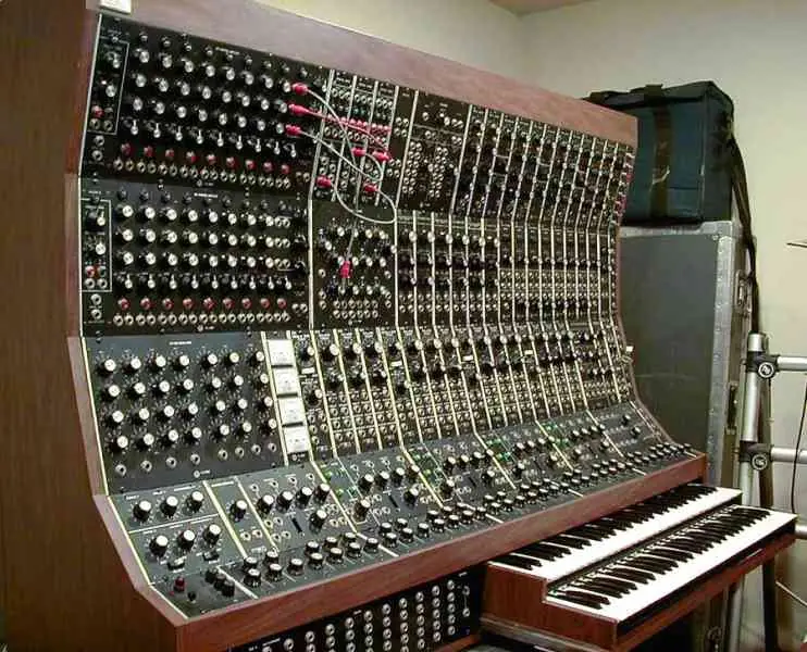 la historia de la musica electronica