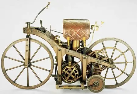la primera motocicleta de la historia