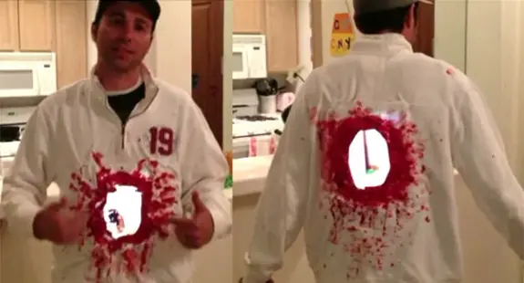 2 iPads + 1 agujero virtual = el mejor disfraz de Halloween