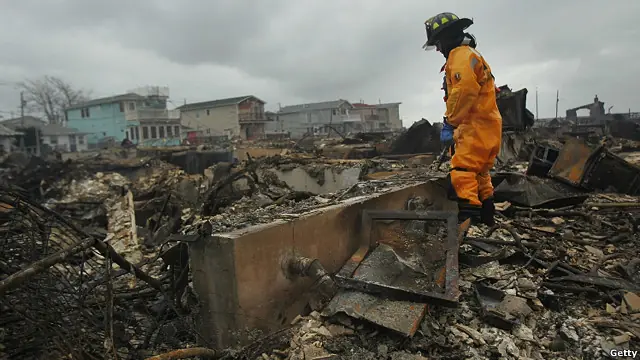 Comienza la recuperación de N. Y., "zona de desastre&q