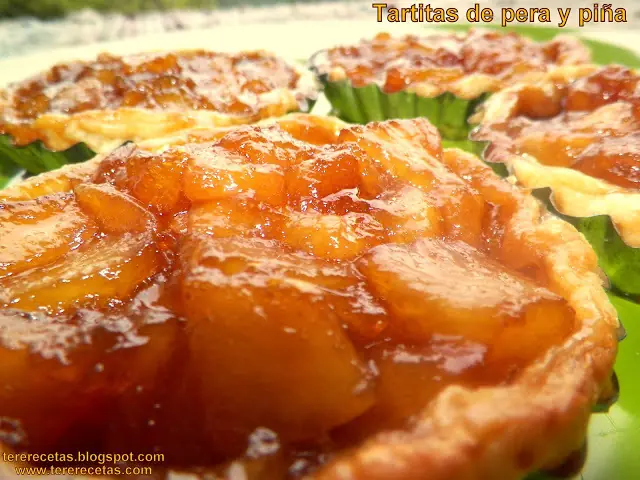 Tartitas de pera y piña.