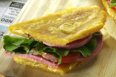 ¡Sandwich de Plátano con Salami!
