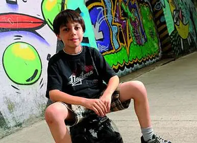 Es argentino, tiene diez años y lo quiere Ferrari