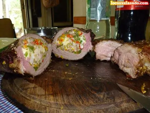 Tapa de Nalga Rellena y Bondiolita de Cerdo con crema de Rom