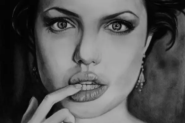 Dibujo a lapiz de Angelina Jolie. (certificado)