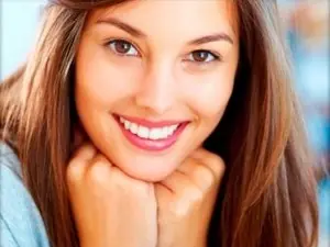 Una Sonrisa en los Labios es Igual a un Mundo en las Manos