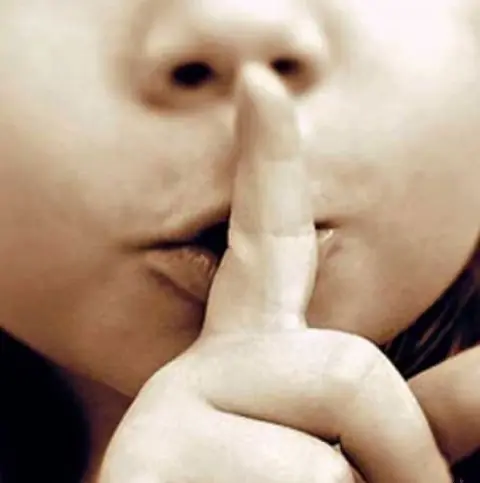 Mujeres o varones: ¿quiénes hablan más de sexo?