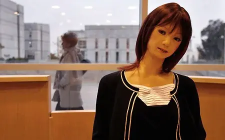 saya la maestra robot