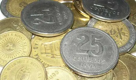 La falta de monedas: mercado negro que mueve millones