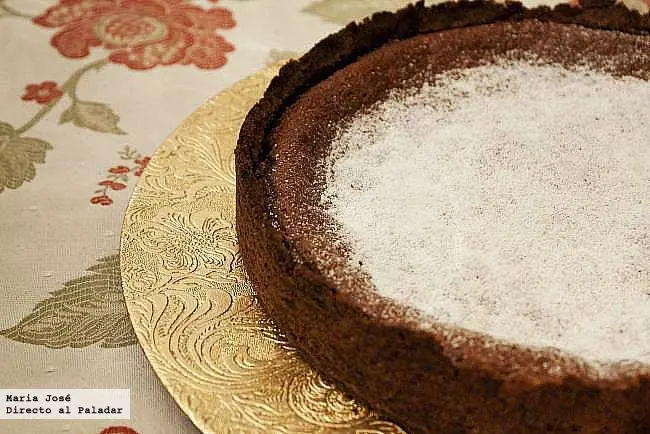 Tarta tibia de chocolate negro y mascarpone.