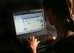 Padres Facebook puede causar depresión a adolescentes