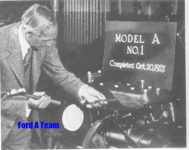 Ford le entrego el primer modelo A a Edison