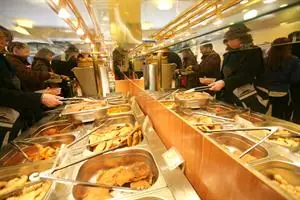 La mitad de la comida producida en todo el mundo termina en