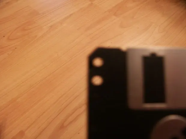 Portalapices con diskettes